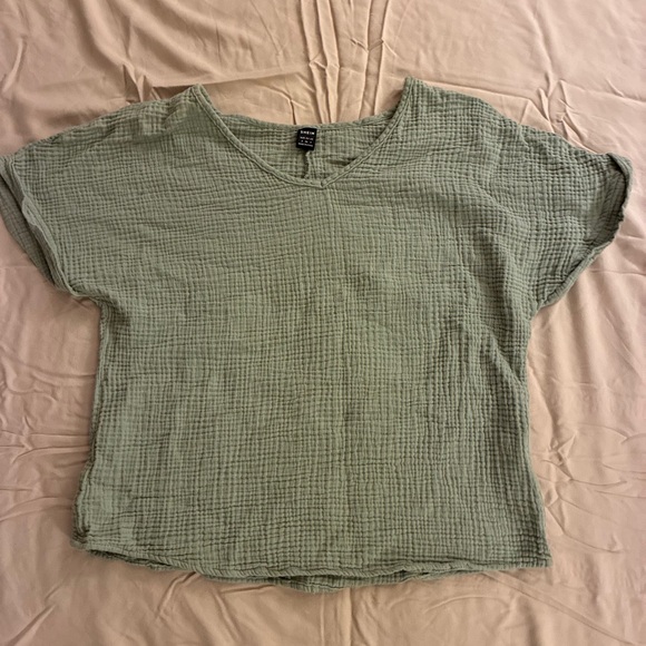 SHEIN Tops - Women's Green Linen V-Neck Top